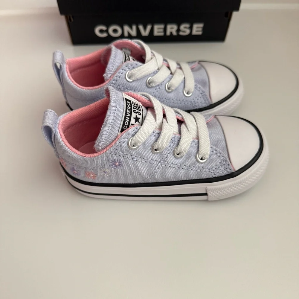 NIB Converse Chuck Taylor All Star Embroidered Flowers Madison Ox
